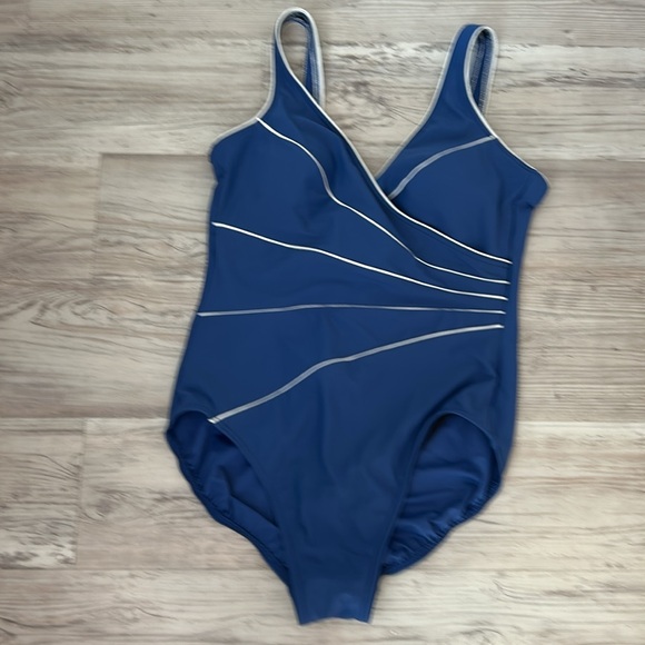 Miraclesuit, one piece bathing suit; - Picture 11 of 11
